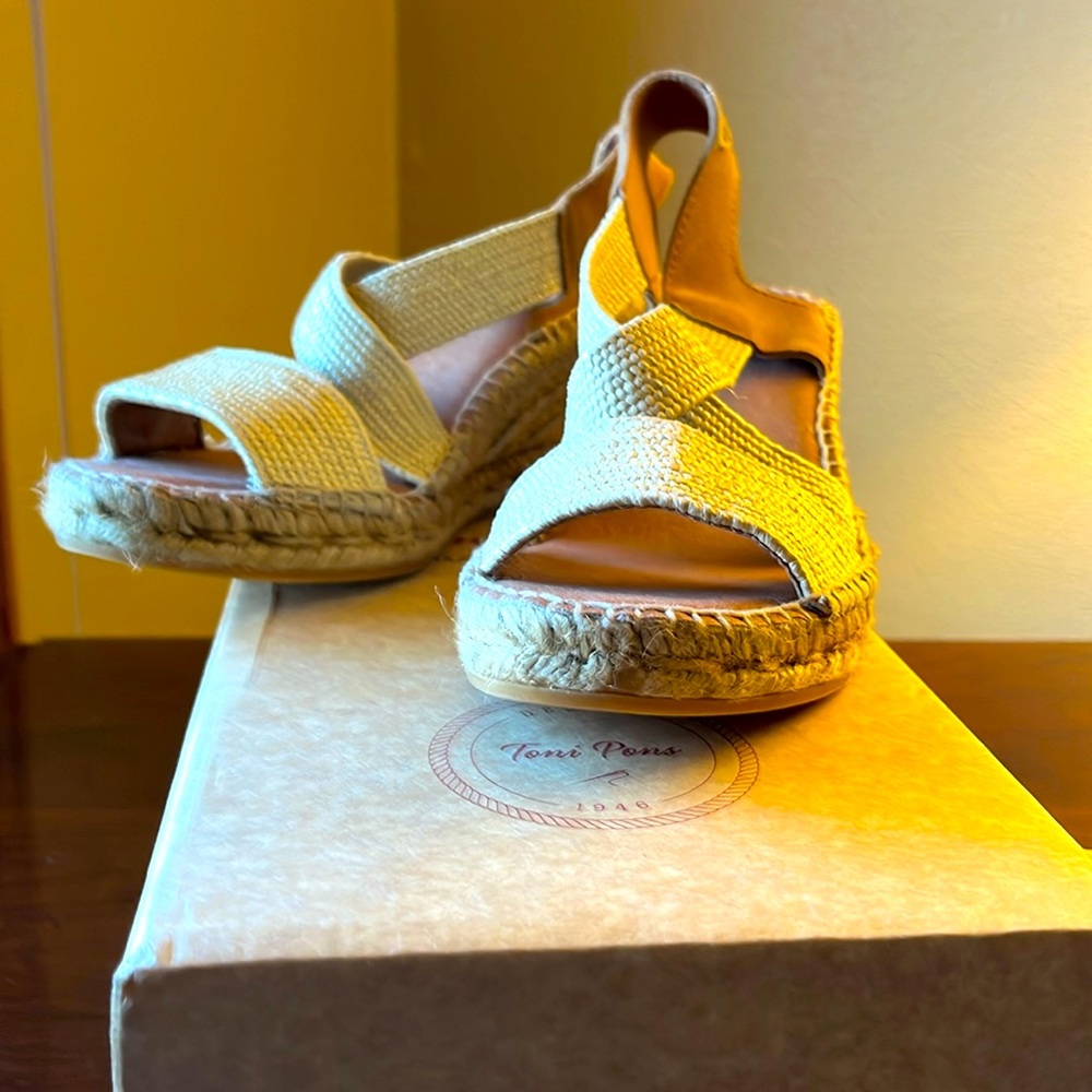 New Toni Pons women’s jute wedge sandal  size 38/ size 7.